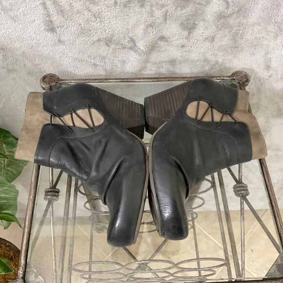 OTBT  Leather Ankle Bootie women’s size 7.5 smooth & suede leather two tone - Picture 7 of 10